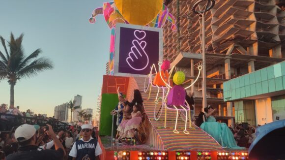 Exhibirán en Parque Central piezas de las carrozas del Carnaval Internacional de Mazatlán, Sinaloa 2026