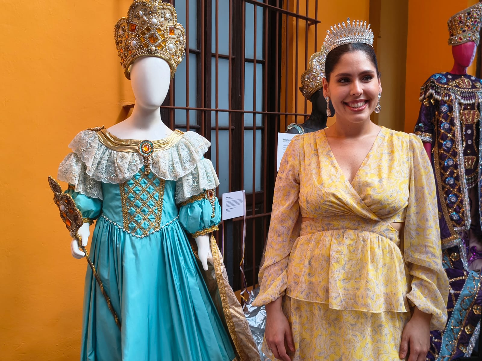 Exposición de los trajes de reinas y reyes del Carnaval de Mazatlán