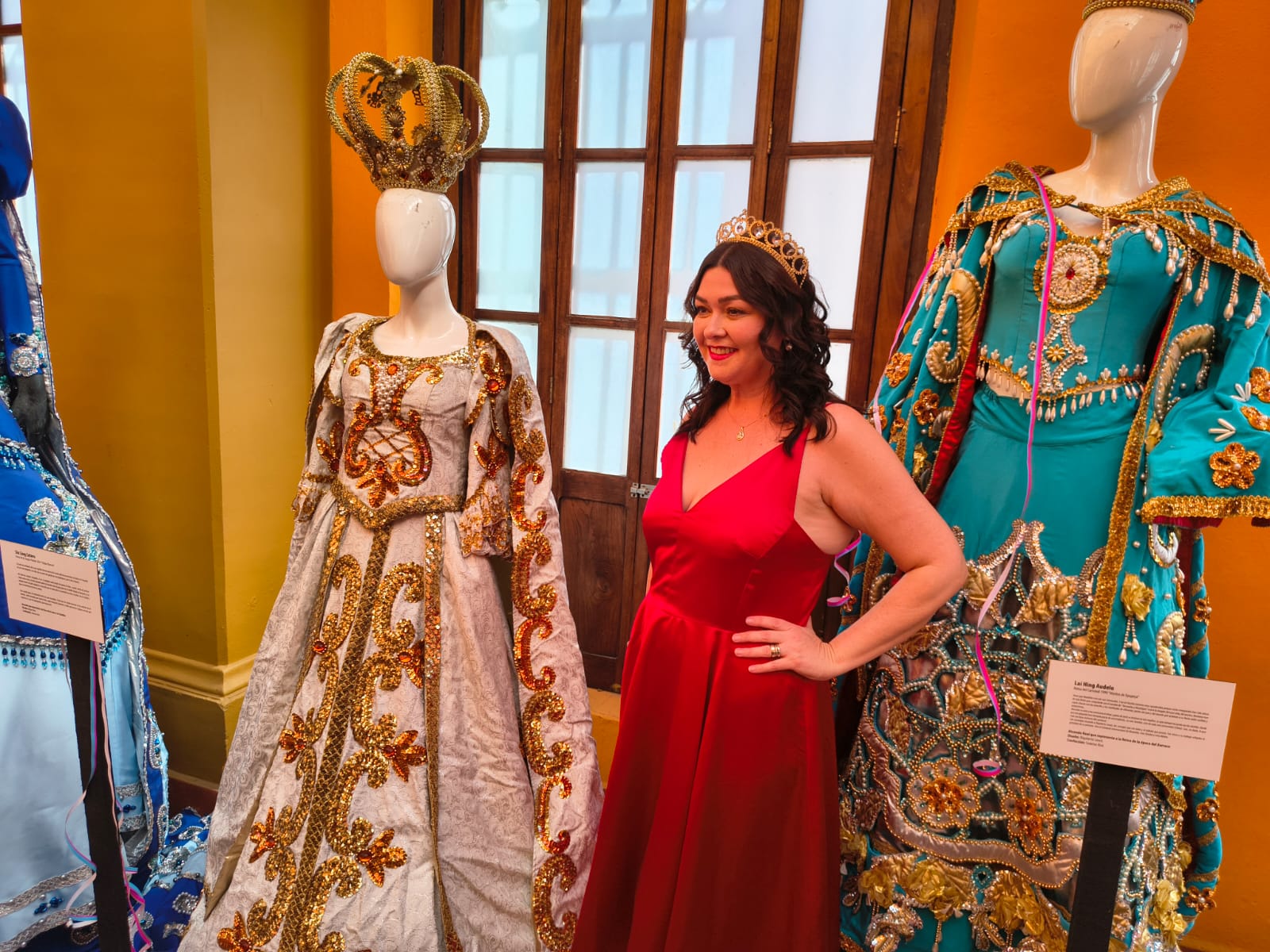 Exposición de los trajes de reinas y reyes del Carnaval de Mazatlán