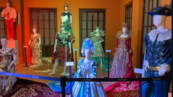 ‘Recuerdos y Nostalgia’, muestran en exposición especial el vestuario real del Carnaval con 128 años de historia en Mazatlán, Sinaloa