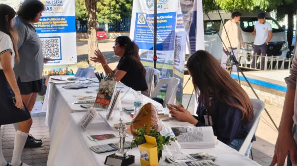 UAS acerca su oferta educativa a jóvenes del sur de Sinaloa con muestra profesiográfica 2026