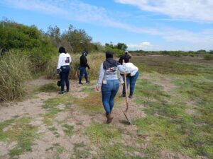 Fosa clandestina con restos humanos al norte de Mazatlán