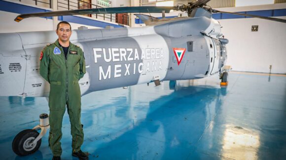 Soñó volar desde niño y hoy pilota un Black Hawk en Culiacán; esta es la historia del Capitán Amieva, de la Fuerza Aérea Mexicana