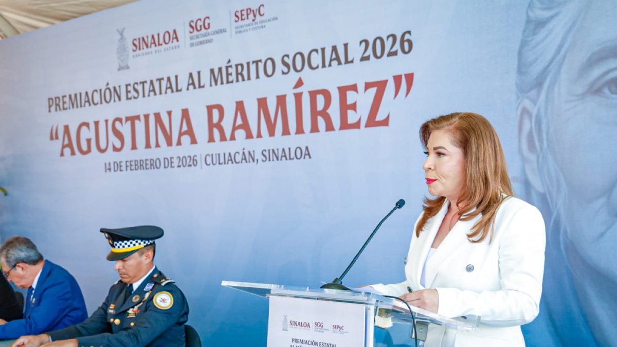galardonan a la maestra ramona calderon hernandez gloria himelda