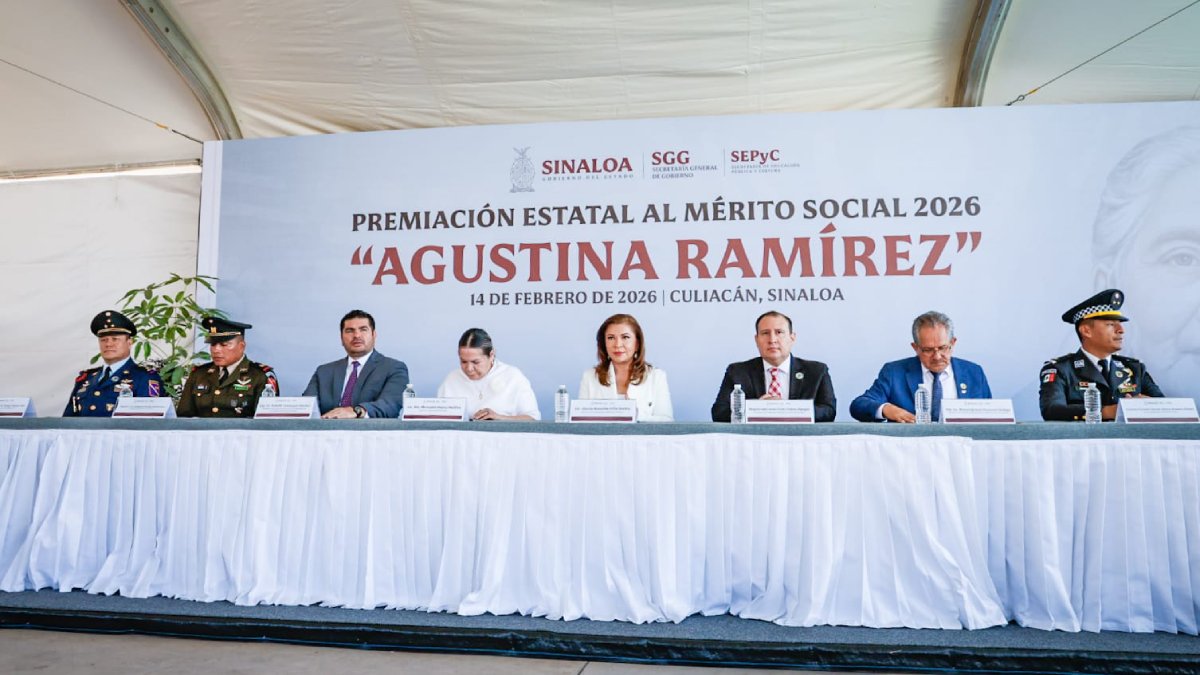 galardonan a la maestra ramona calderon hernandez premiacion