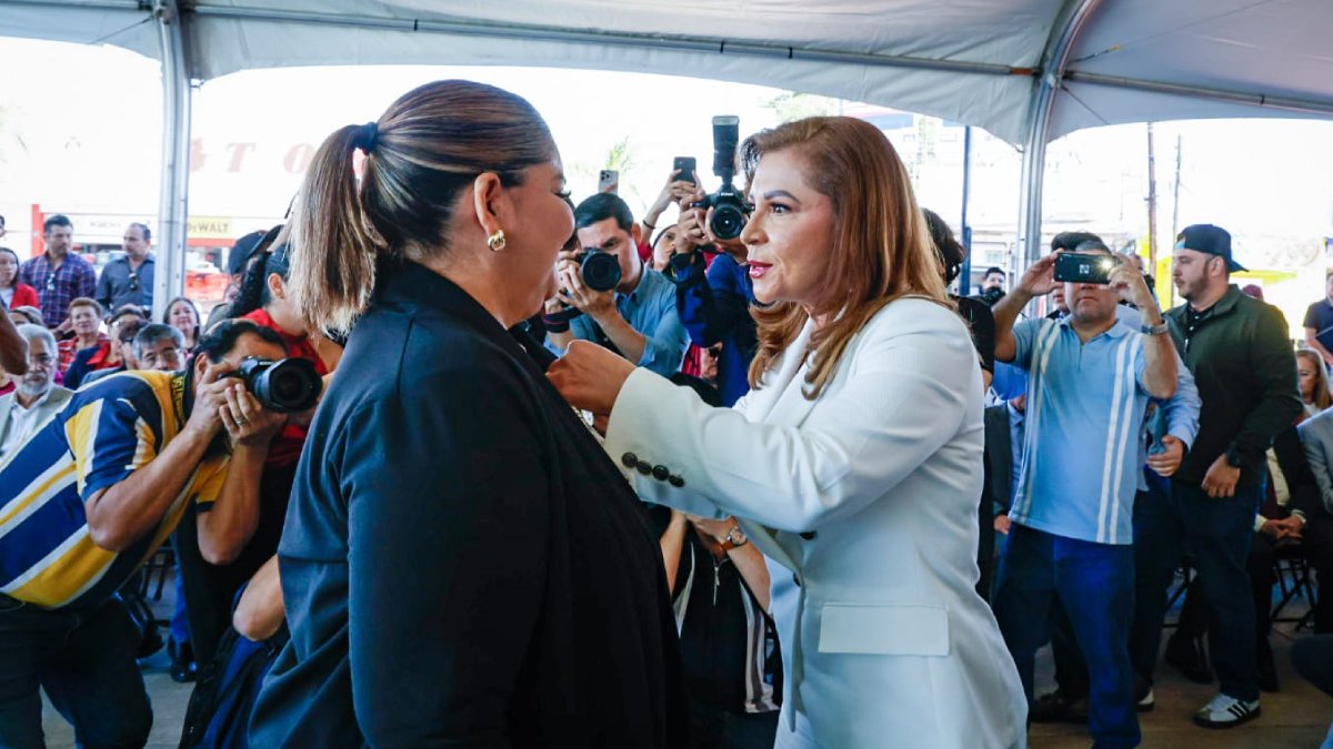 galardonan a la maestra ramona calderon hernandez sepyc
