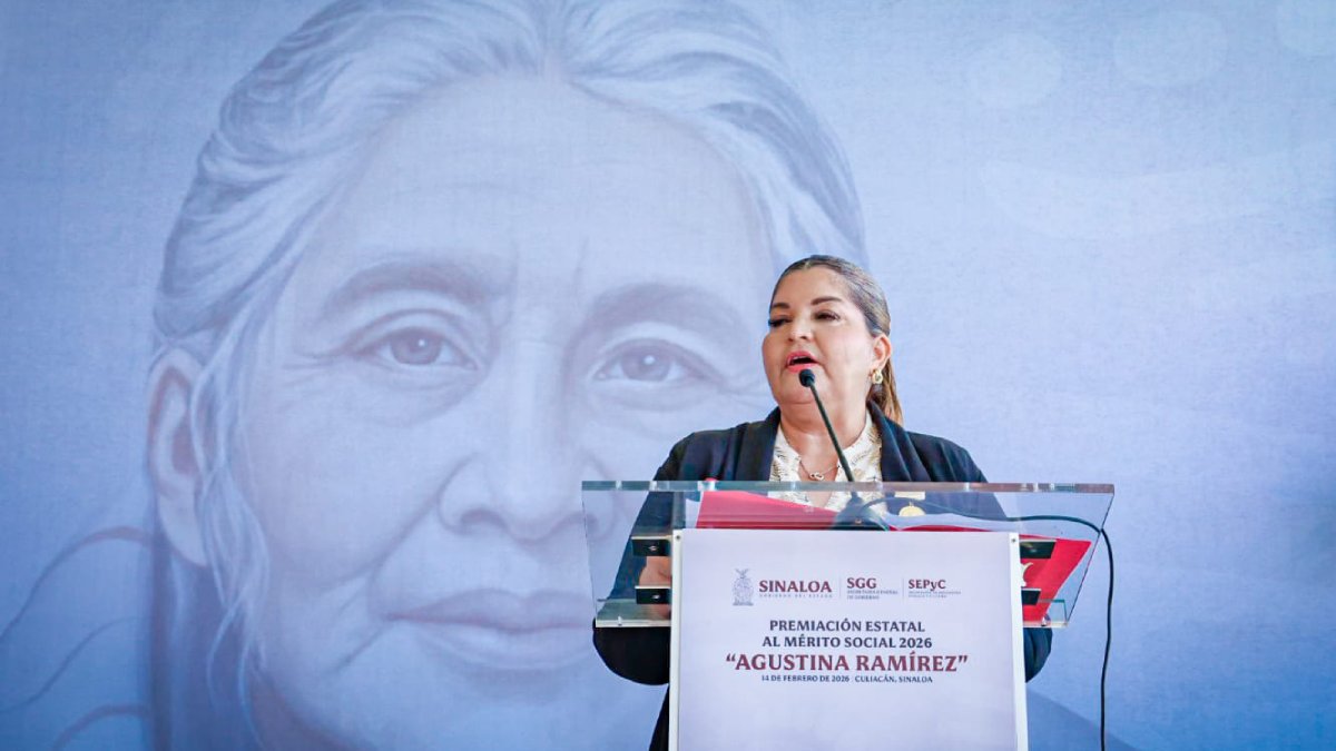 galardonan a la maestra ramona calderon hernandez