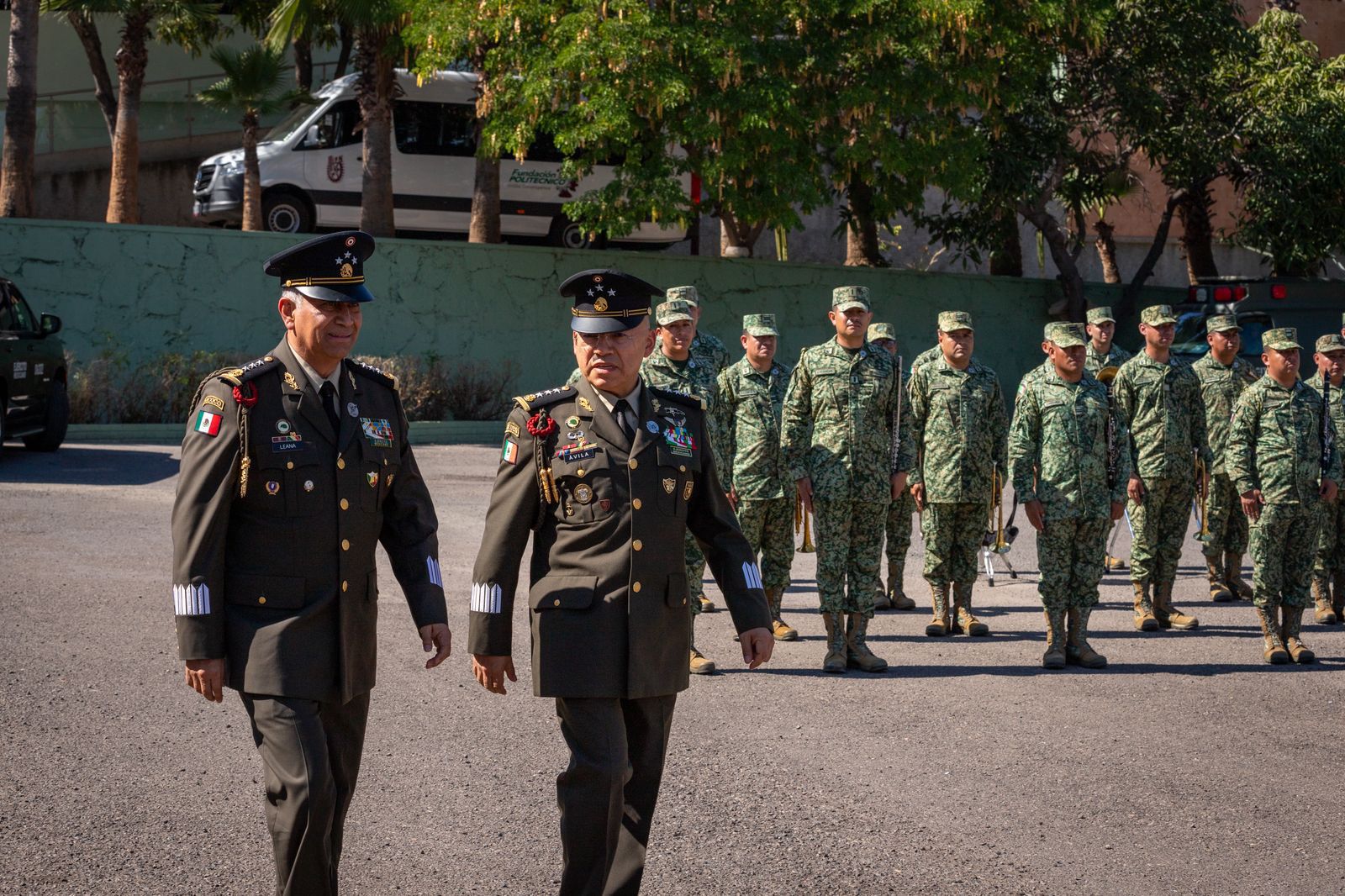 Gámez Mendívil acude a la toma de protesta de Héctor Ávila, nuevo comandante de la Tercera Región Militar