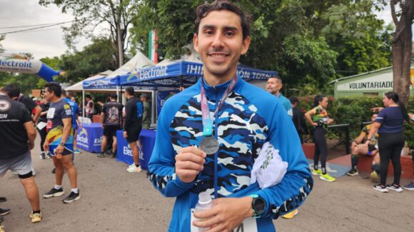 “Estuve enfermo y no podía dormir, aún así salí a ganar y se logró”: Carlos Beltrán llegó primero en la carrera 5K por el Día del Ejército y Fuerza Aérea
