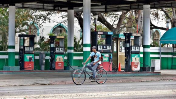 Trump autoriza licencias para venta de petróleo venezolano a Cuba, pero solo al sector privado