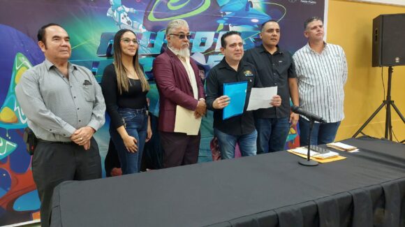 Con su poema “Filtros”, Héctor Álvaro Emus Sánchez de Culiacán, Sinaloa, es nombrado Poeta Laureado del Carnaval Guamúchil 2026