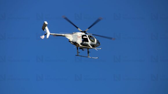 Helicóptero de la Marina sobrevuela y genera expectación en Mazatlán, Sinaloa