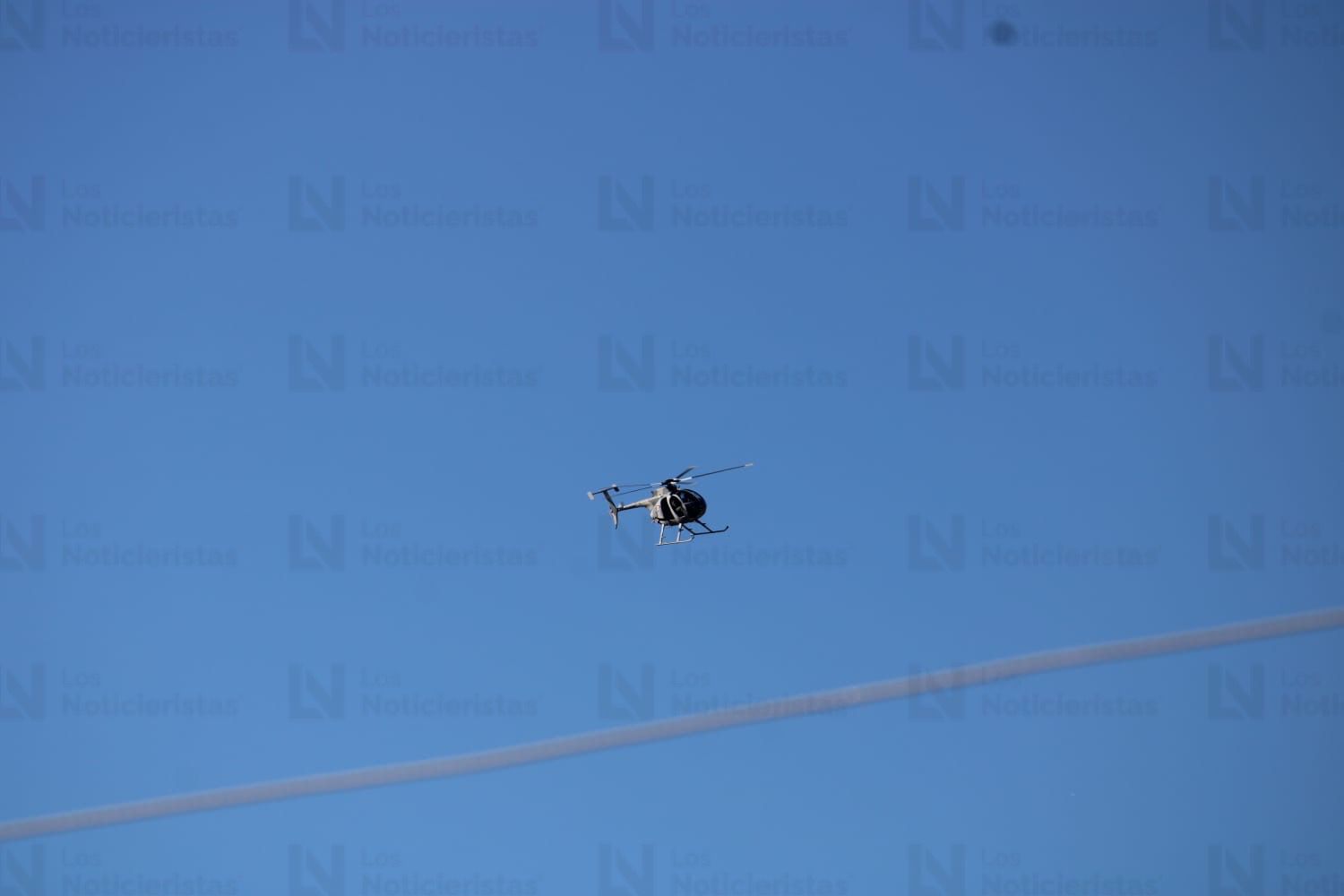 Helicóptero de la Marina sobrevolando en Mazatlán