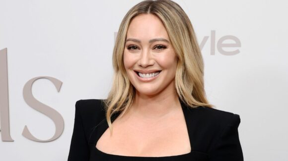 Hilary Duff habla sobre su rivalidad del pasado con Lindsay Lohan
