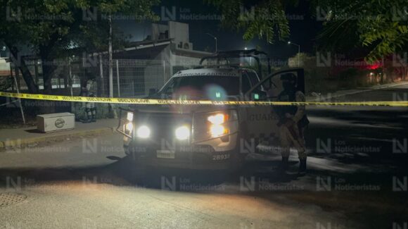 Ejecutan a balazos a un hombre frente a una secundaria y unas canchas de futbol en la Loma de Rodriguera de Culiacán