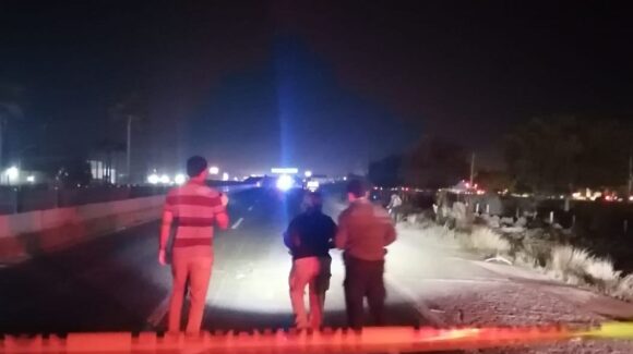 Hombre muere atropellado en la México 15, en Guasave, Sinaloa; conductor abandona el vehículo