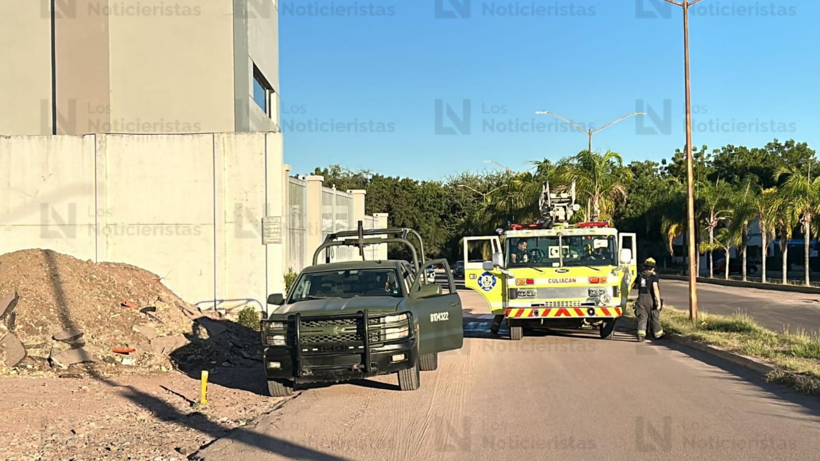 Incendio en colegio moviliza a cuerpos de emergencia al norte de Culiacán