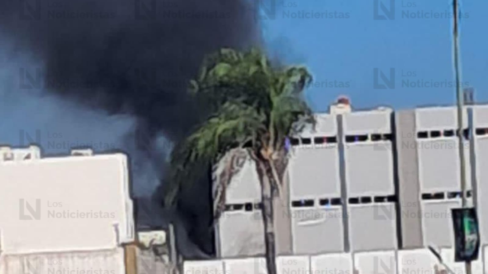 Incendio en colegio moviliza a cuerpos de emergencia al norte de Culiacán