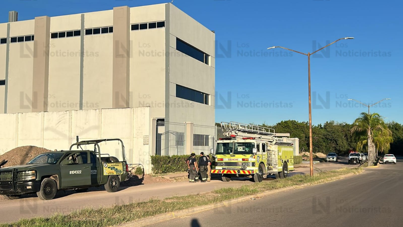 Incendio en colegio moviliza a cuerpos de emergencia al norte de Culiacán