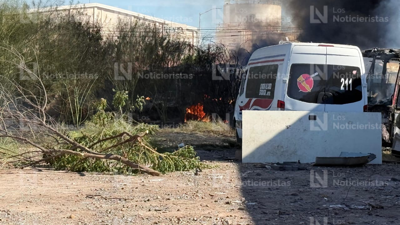 Incendio en pensión de camiones en Los Mochis
