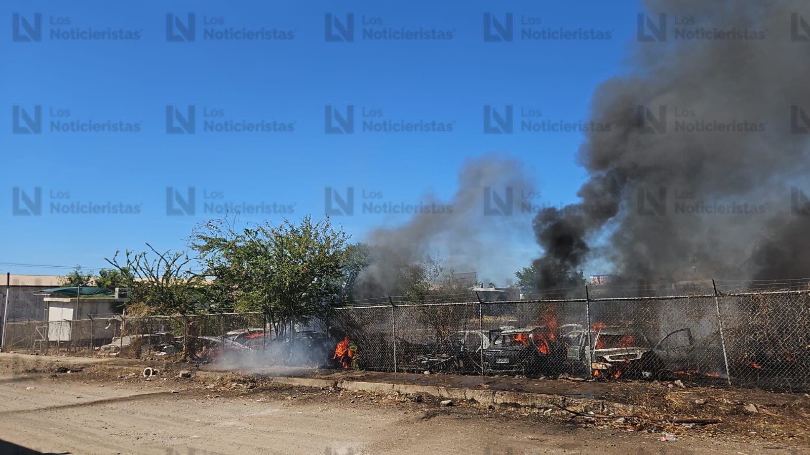 Incendio en yonke en la 21 de Marzo de Culiacán
