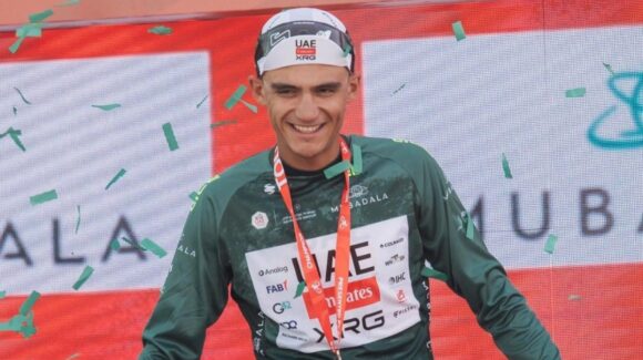Isaac del Toro en la segunda posición en la tercera prueba del Tour UAE 2026