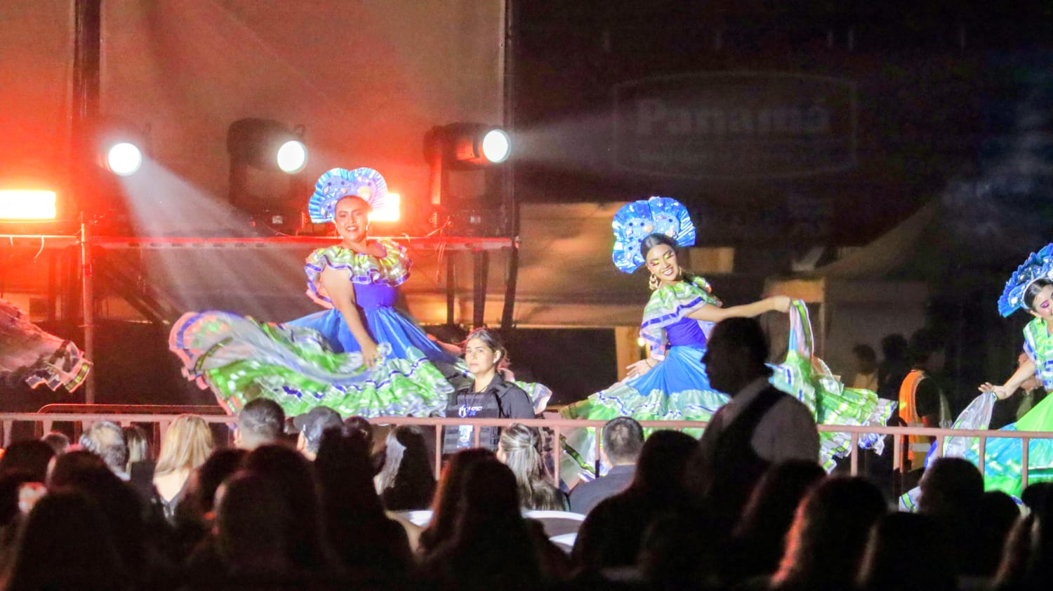 Javier Osuna "El Chiras" es coronado como Rey de la Alegría en el Carnava de Mazatlán