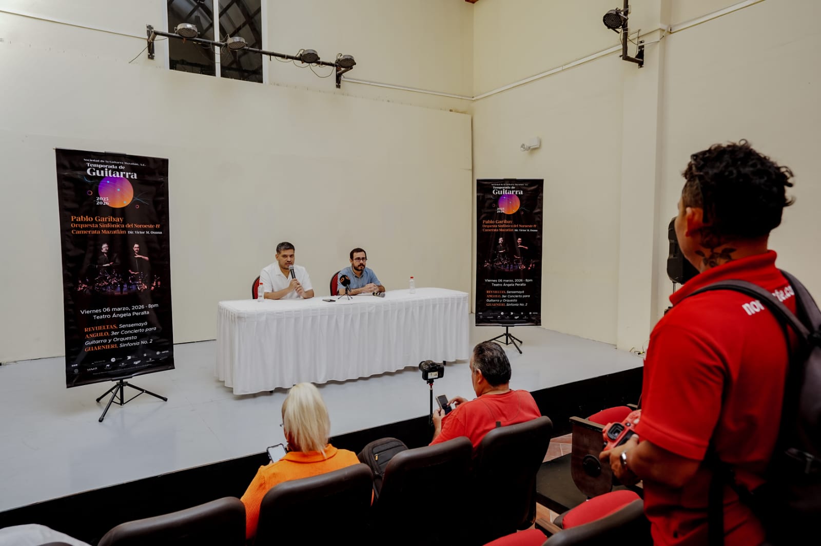 Víctor M. Osuna y Jorge Birrueta en rueda de prensa concierto de clausura de la Temporada de Guitarra 2025-2026