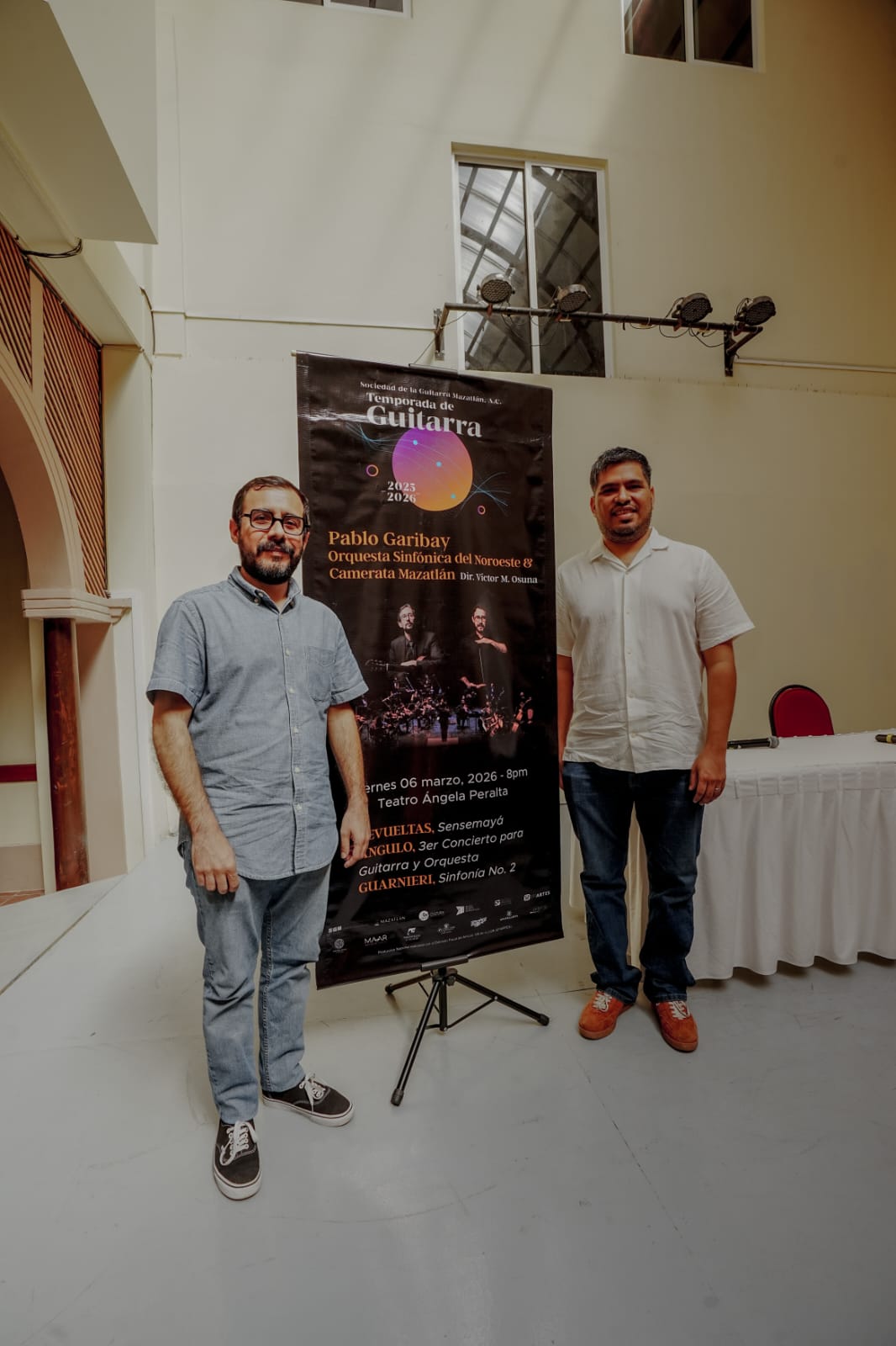 Víctor M. Osuna y Jorge Birrueta en rueda de prensa concierto de clausura de la Temporada de Guitarra 2025-2026