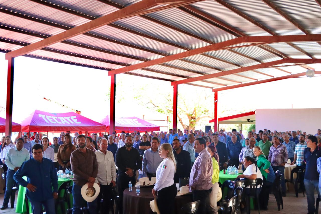 José Paz López Elenes asiste a Asamblea General Ordinaria de la Asociación Ganadera de Badiraguato