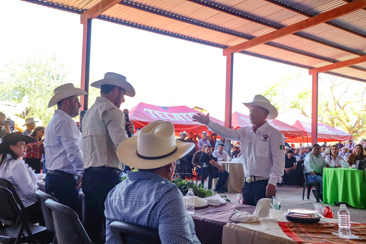 José Paz López Elenes asiste a Asamblea General Ordinaria de la Asociación Ganadera de Badiraguato