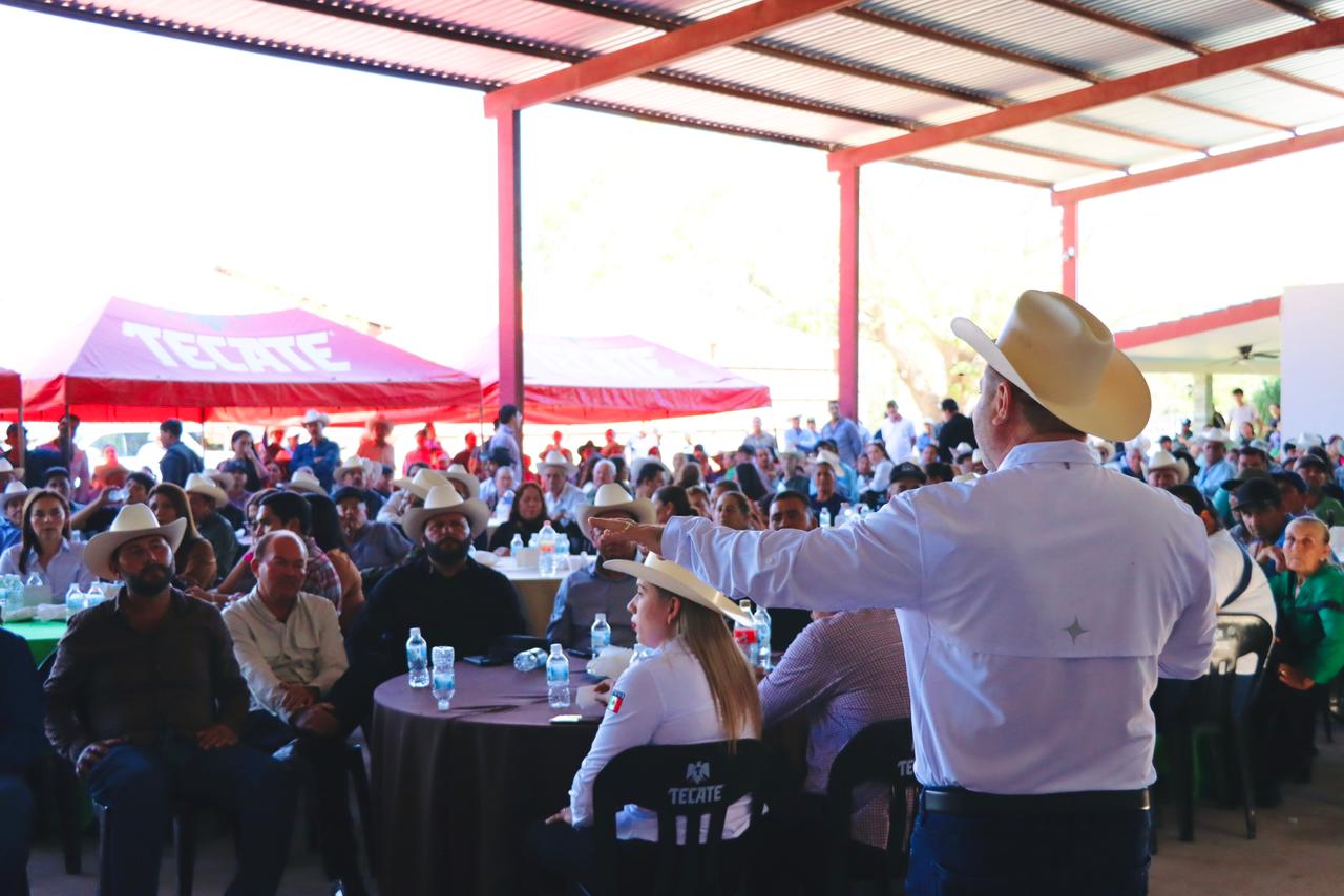 José Paz López Elenes asiste a Asamblea General Ordinaria de la Asociación Ganadera de Badiraguato