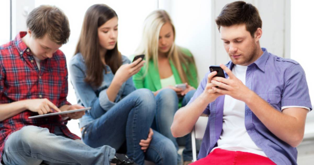 jovenes en redes sociales
