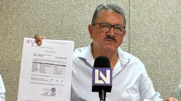 Jubilados de la UAdeO se amparan; denuncian públicamente al rector Pedro Flores por adeudo de prima de antigüedad