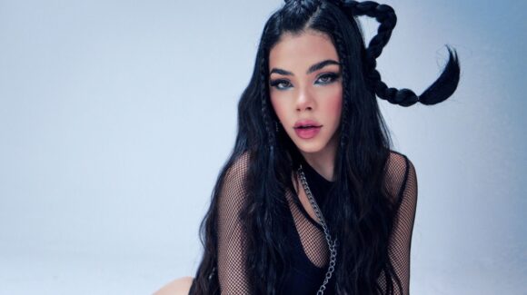 Kenia Os prepara un “listening party” para todos sus fans en el Palacio de los Deportes en CDMX