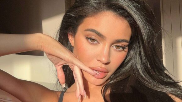 ¡Atrevidamente! Kylie Jenner posa prendas de Skims y las fotos causan furor en internet