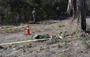 Localizan cuerpo envuelto en cobija en autopista Mazatlán-Culiacán, en San Ignacio