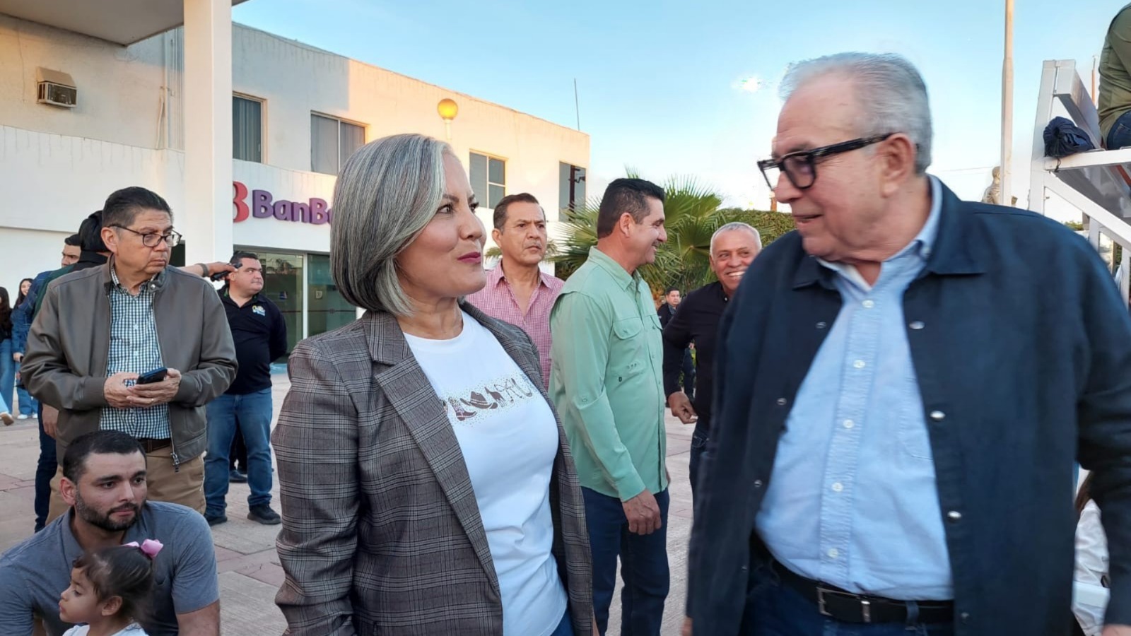 Lupita López y Rubén Rocha Moya previo al Carnaval de Guamúchil 2026