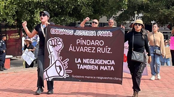 ¡Justicia para Píndaro! Marchan en Guasave tras la muerte del investigador al caer en socavón