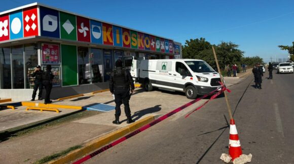 Eran madre e hijo las dos personas que fallecieron dentro de una tienda de conveniencia en Los Mochis, Sinaloa