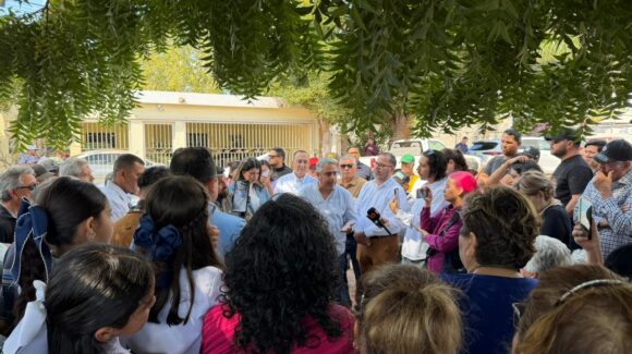 Atiende alcalde de Ahome a vecinos del ejido 9 de Diciembre y aclara que presunta venta de calle deberá resolverse en tribunales