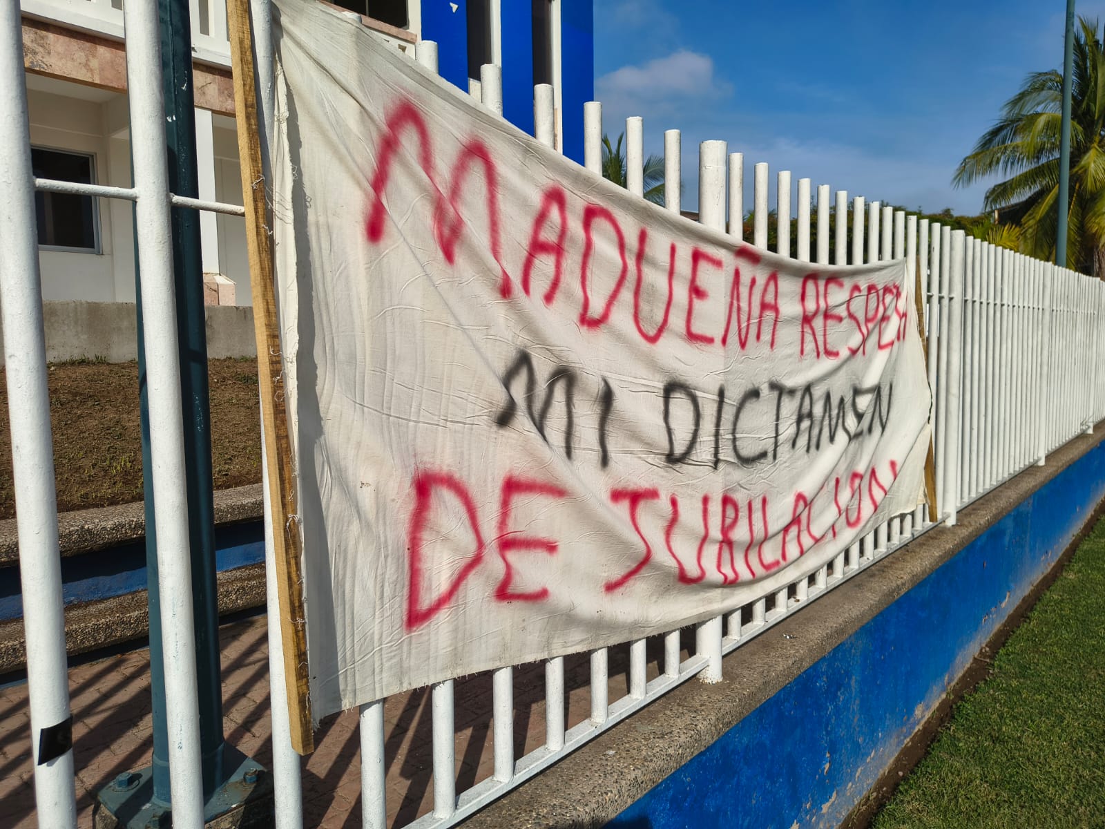 Trabajadores de la UAS en Mazatlán se manifestaron en la Vicerrectoría