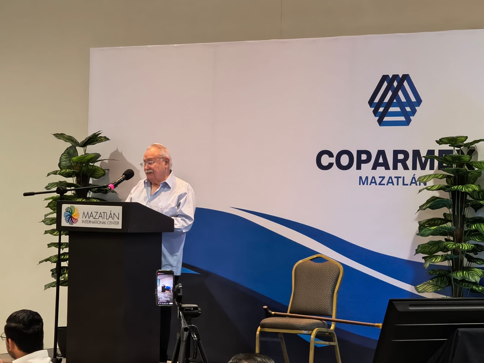 Manuel Díaz Salazar imparte conferencia en Coparmex Mazatlán