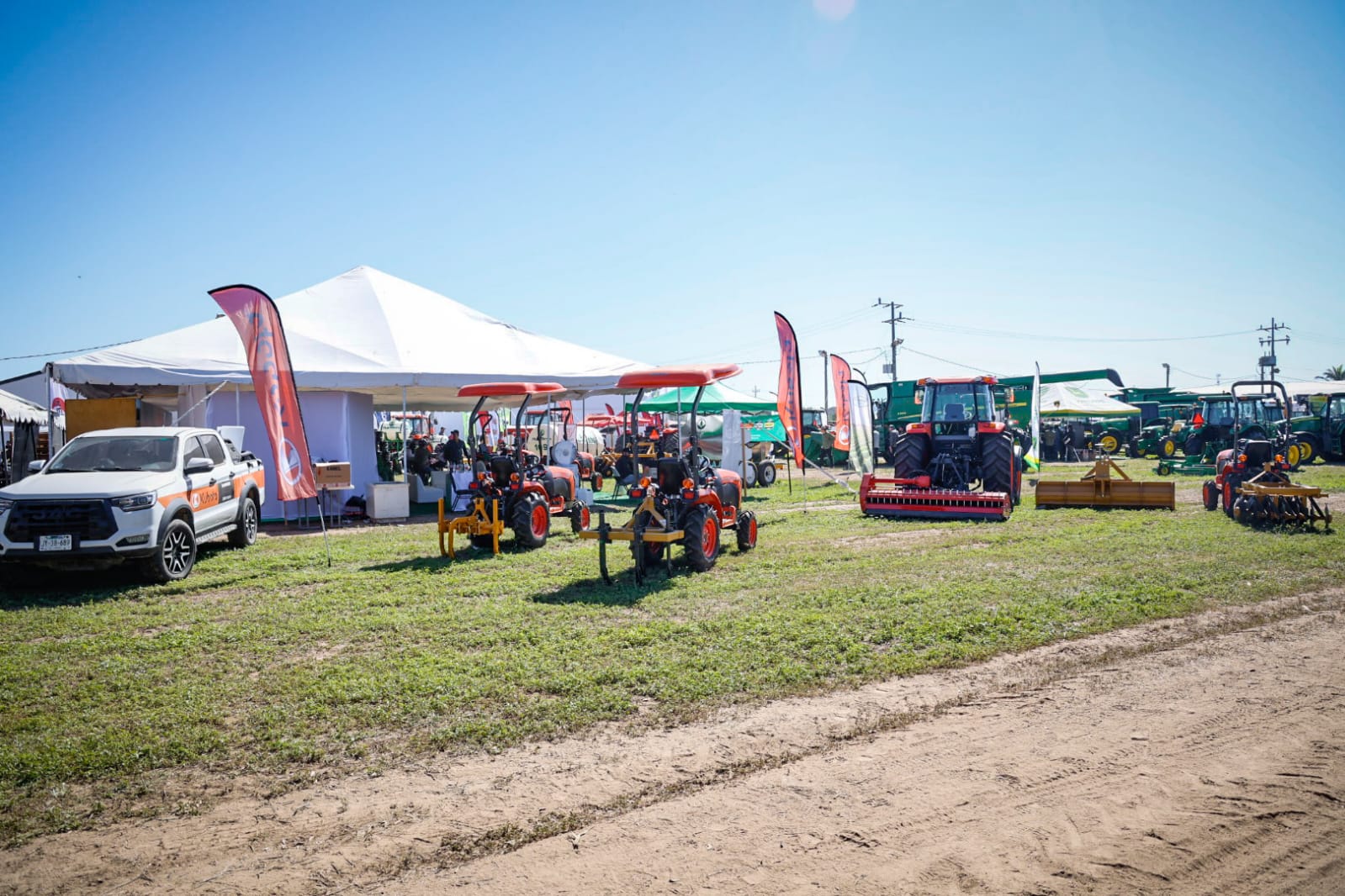 Maquinaria agrícola en la Expo Agro Sinaloa 2026