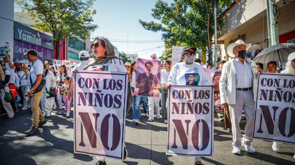 La marcha por Ricardo Mizael se realizó en ‘sana paz’, hay libertad de expresión: Rocha; atendió a familiares