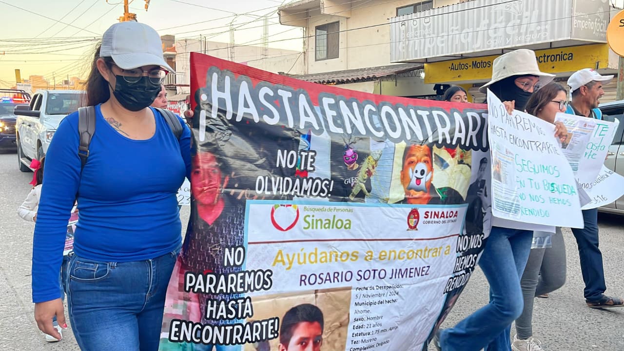 Marcha de familiares de desaparecidos en Ruiz Cortines, Guasave