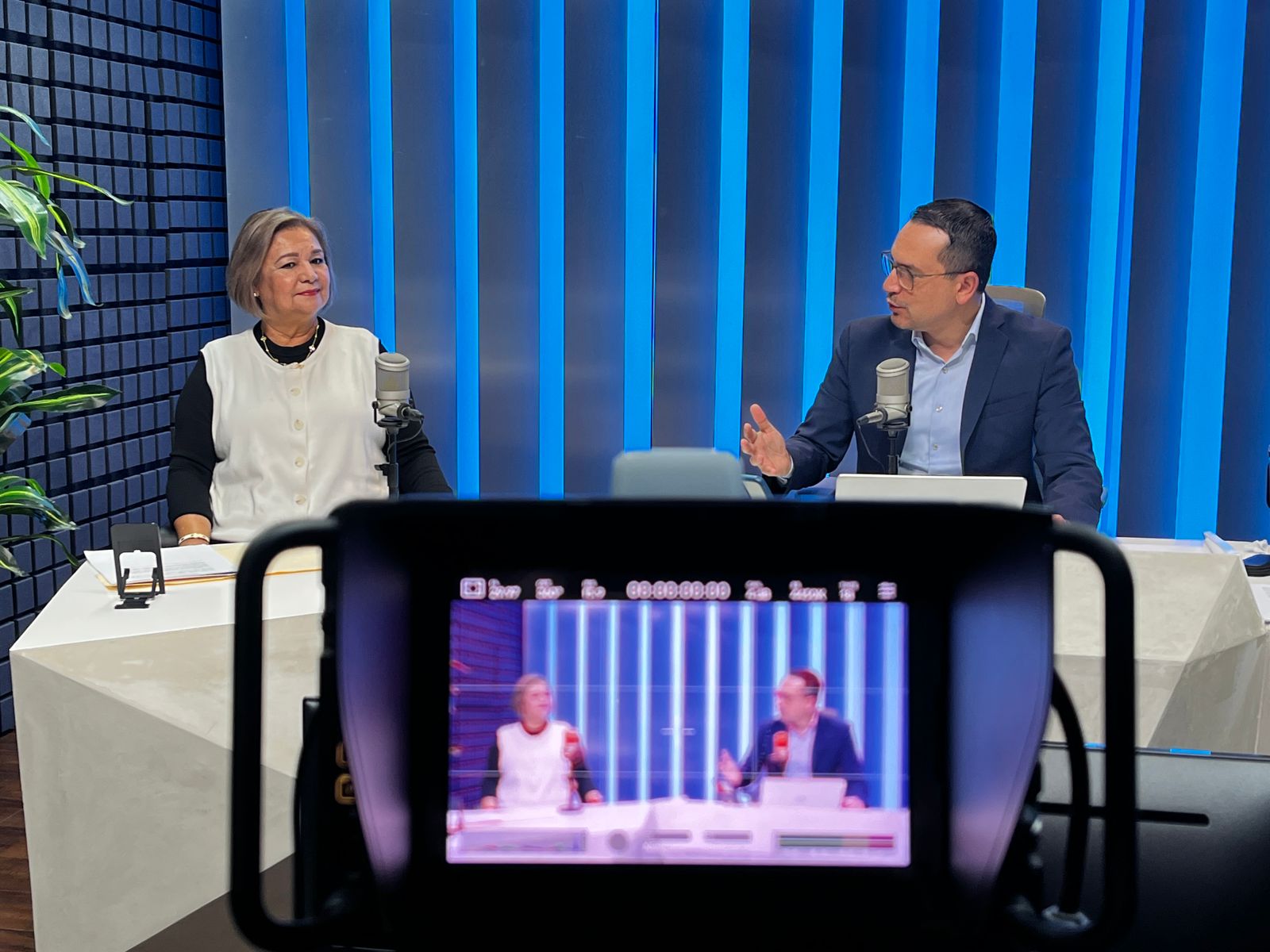 María Teresa Flores Heredia, directora del Instituto Municipal de Arte y Cultura de Ahome en entrevista con Omar de la Rocha