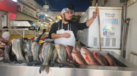 Hay buen surtido de producto fresco; esperamos primero Dios buenas ventas: comerciantes de pescados y mariscos