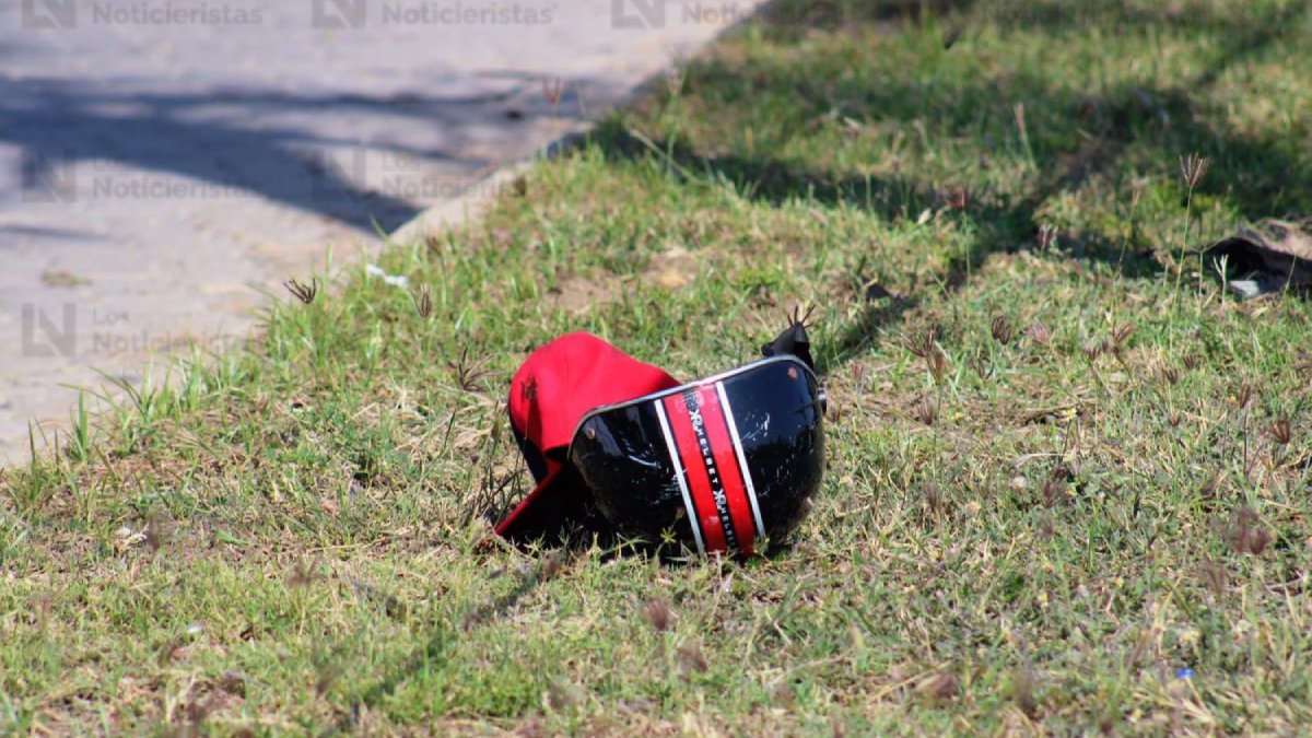 motociclista muere tras derrapar en bulevar la marina en mazatla casco