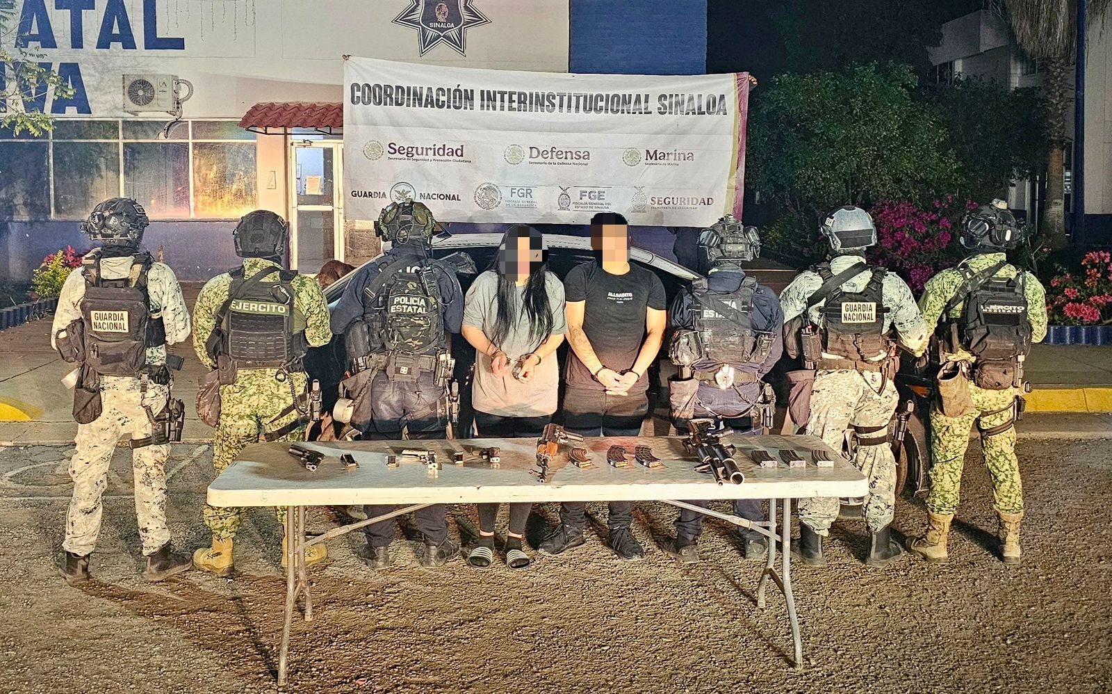 Detienen a una mujer y dos hombres armados en Culiacán